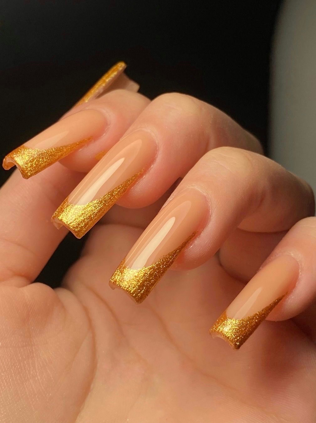 Manicura rose gold metallic
